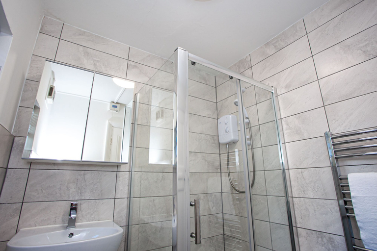 Bathroom 2, The Manchester Pad - Sleeps 12, Manchester