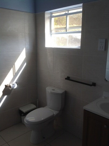 Bathroom 5, La Heliconia