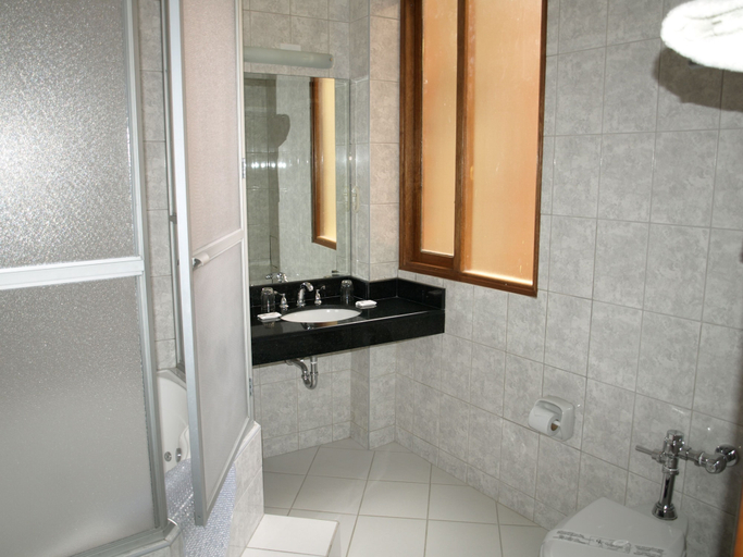 Bathroom 4, Qelqatani Hotel, Puno