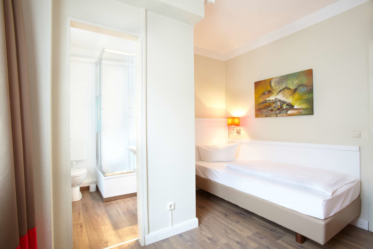 Bedroom 2, Hotel Ostseehalle Kiel by Premiere Classe, Kiel