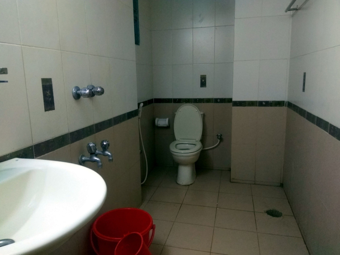 Bathroom 3, Hotel Delwar Paradise, Cox's Bazar