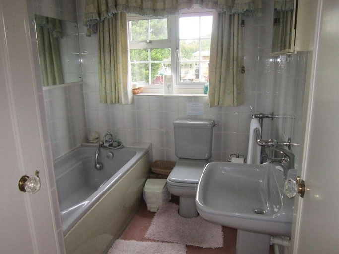 Bathroom 3, Newmans Hall, Suffolk