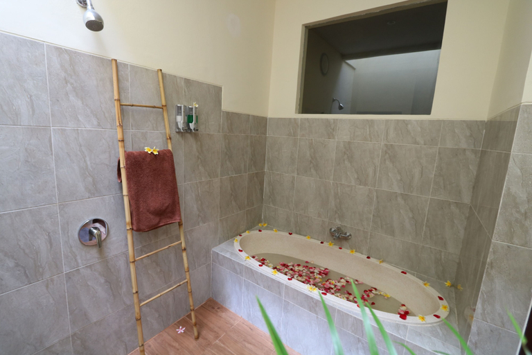 Bathroom 5, Royal Orchid Lodge, Badung