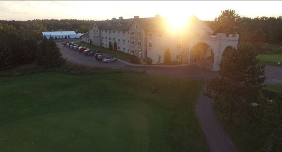 Exterior & Views 2, Comfort Suites at Par 4 Resort, Waupaca