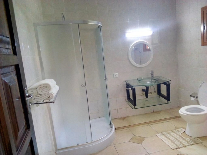 Bathroom 3, Zenith  lodge, Lusaka