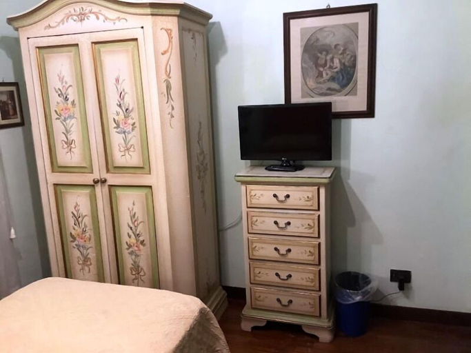 Bedroom 3, Hotel Savona, Pistoia