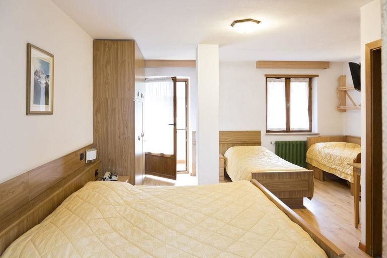 Bedroom 2, Hotel La Montanara, Trento