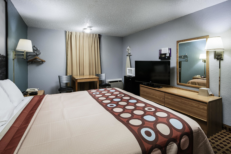 Bedroom 3, Super 8 by Wyndham Elk City, Beckham