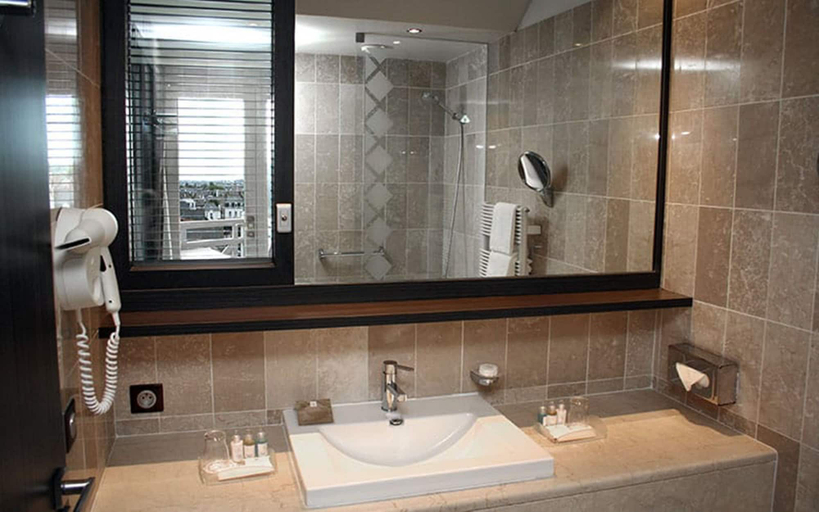 Bathroom 5, Grand Hôtel des Thermes, Ille-et-Vilaine