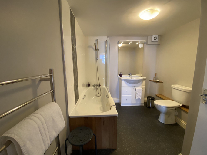 Bathroom 4, Spilman Hotel, Carmarthenshire