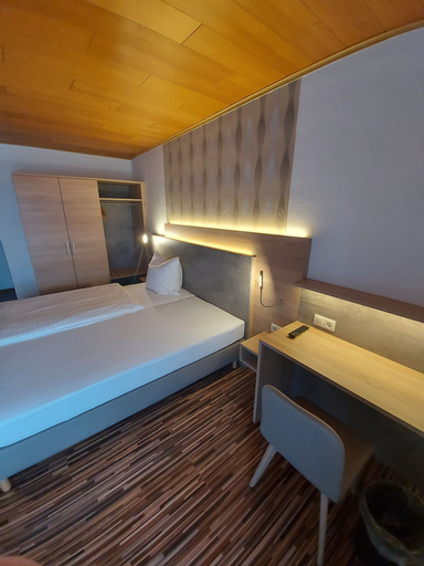 Bedroom 2, Landgasthaus Hubertusklause, Westerwaldkreis