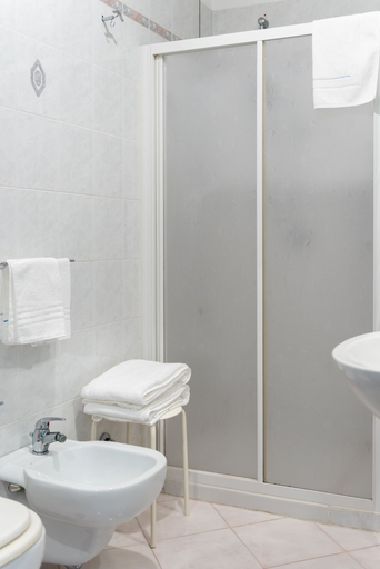 Bathroom 5, Villa Maria, Taranto
