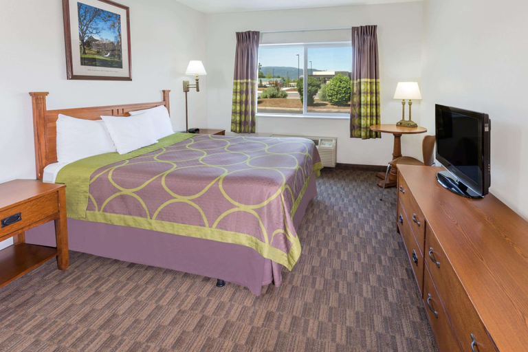 Bedroom 3, Super 8 by Wyndham Central Pt Medford, Jackson