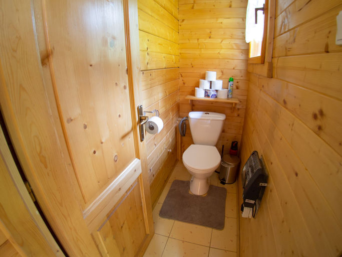 Bathroom 3, Drevenice Oscadnica, Cadca