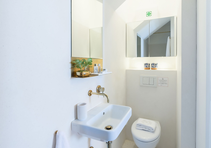 Bathroom 4, Oporto Street Aldas, Porto