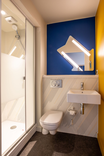 Bathroom 4, ibis budget Paris Gennevilliers, Hauts-de-Seine