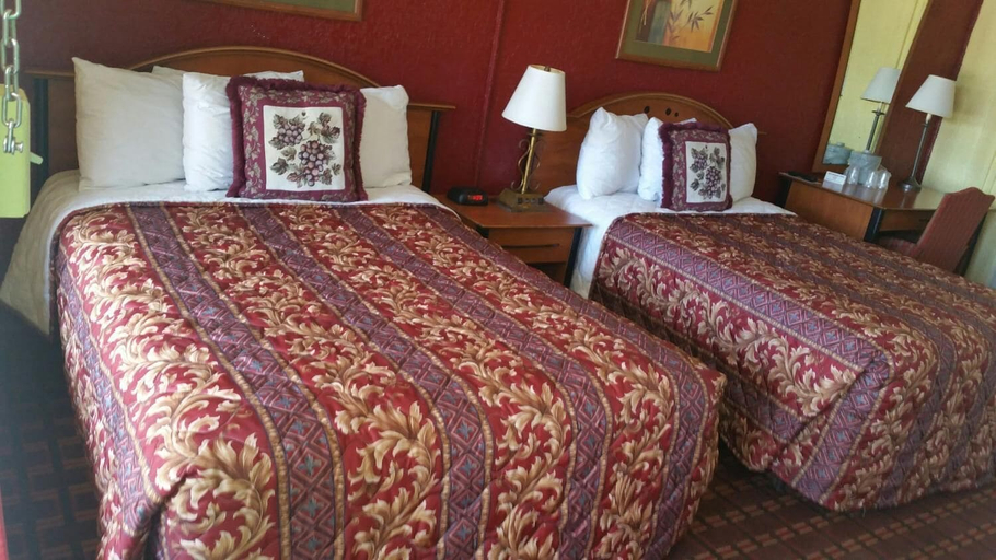 Bedroom 5, Palms Inn, Broward