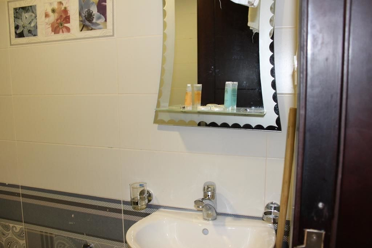Bathroom 5, Danar Hotel Apartments 3, Al Khobar