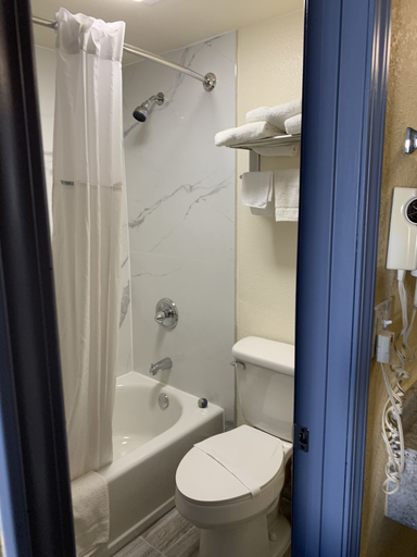 Bathroom 4, Days Inn by Wyndham Okmulgee, Okmulgee