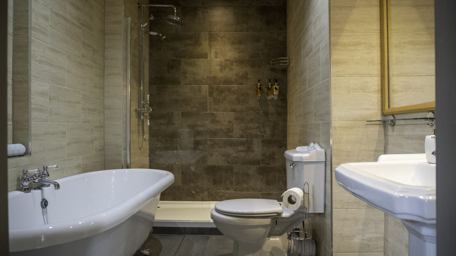 Bathroom 4, Duke William Hotel, Lincolnshire