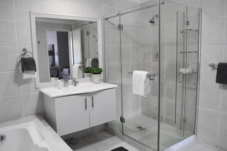 Bathroom 4, Capo Cabana Guesthouse, City of Cape Town