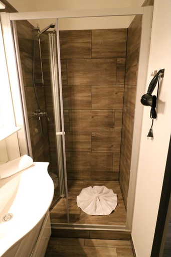 Bathroom 5, Petul Apart Hotel An'ne 40, Bochum