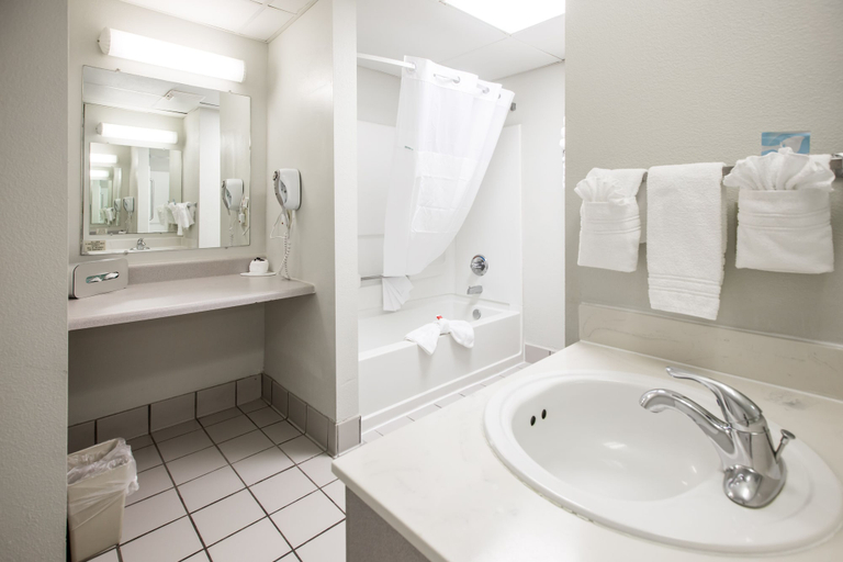 Bathroom 4, Days Inn & Suites by Wyndham Jekyll Island, Glynn