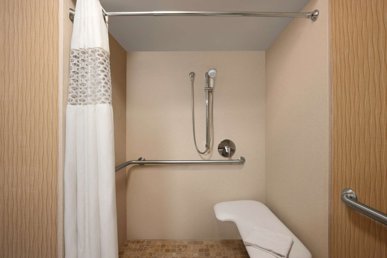 Bathroom 4, Hampton Inn Boston/Braintree, Norfolk