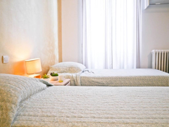 Bedroom 2, Hotel Citadelle, Hérault