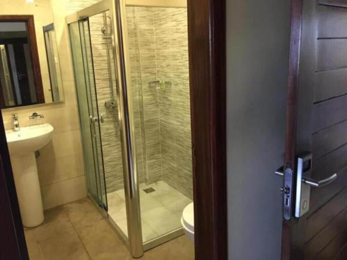Bathroom, Paloma Hotel Ring Road Central, Accra