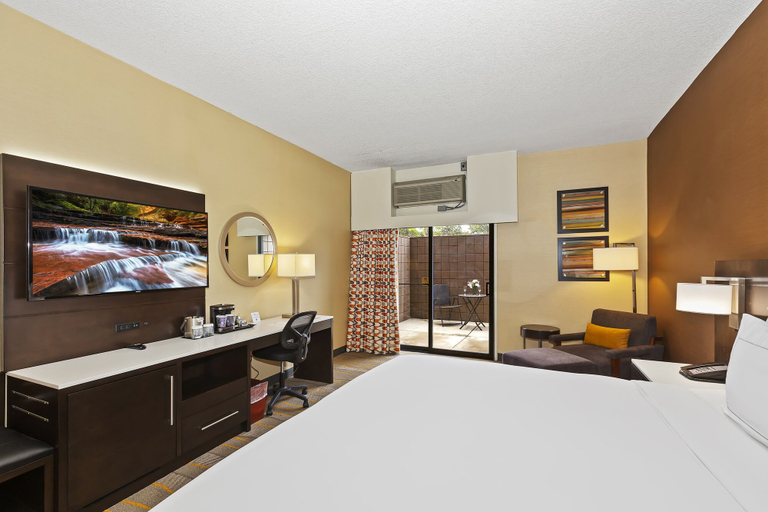 Bedroom 4, DoubleTree by Hilton Whittier Los Angeles, Los Angeles