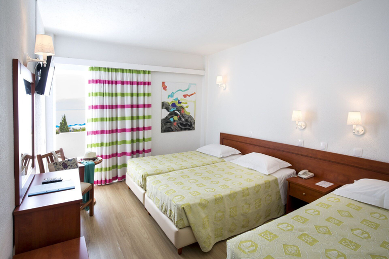 Bedroom 3, Hotel Delphi Beach - All Inclusive, Central Greece