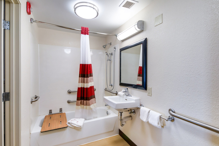 Bathroom 4, Red Roof Inn Laredo, Webb