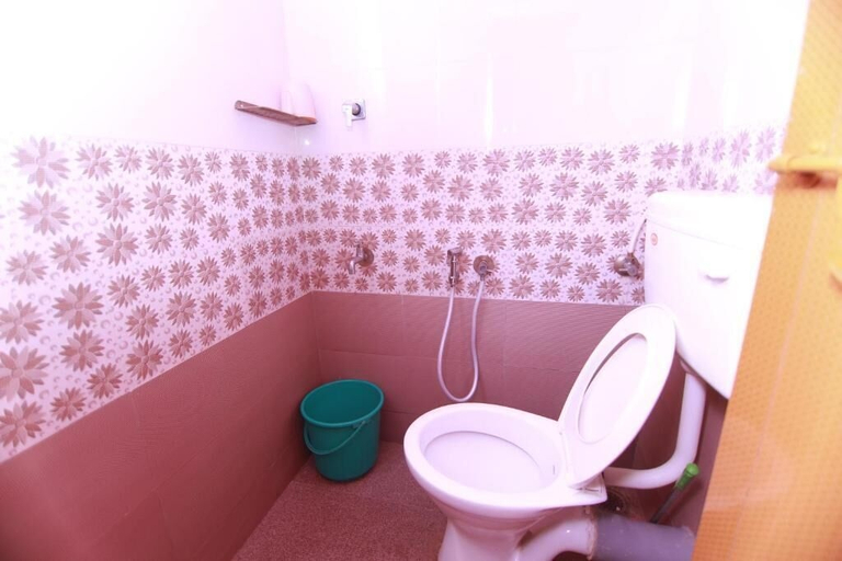 Bathroom 4, Pleasant Inn, Ernakulam