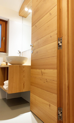 Bathroom 4, Croux, Aosta