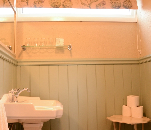 Bathroom 4, Scourie Hotel, Highland