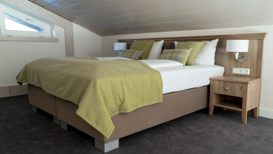 Bedroom 2, Hotel Quellenhof, Garmisch-Partenkirchen