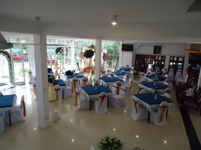 Food & Drinks 5, Palm Grove Holiday Inn, Pothuvil