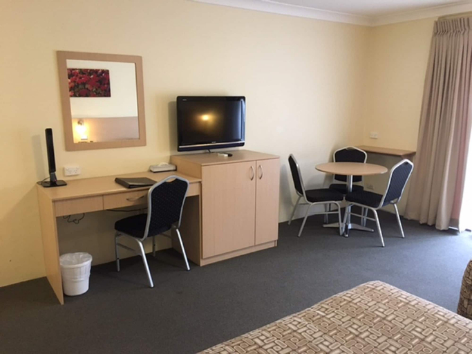Bedroom 3, Maclin Lodge Motel, Campbelltown  - South