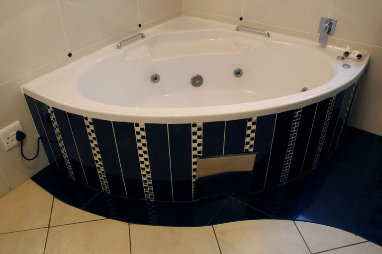 Bathroom 4, Opikopi Guest House, City of Tshwane
