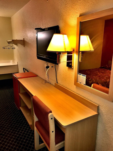 Others 4, QC Stay Inn, Rock Island