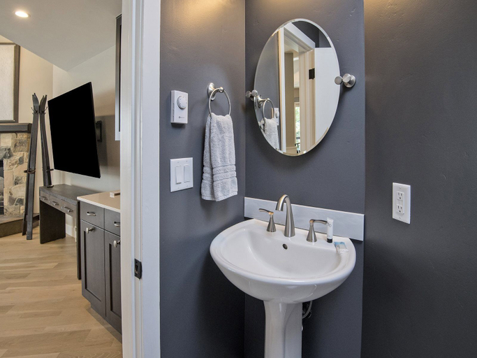 Bathroom 4, Coldstream Townhome 15, Eagle