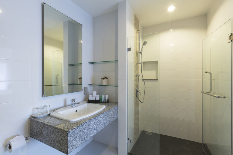 Bathroom 5, Kantary 304 Hotel, Sri Mahar Pho