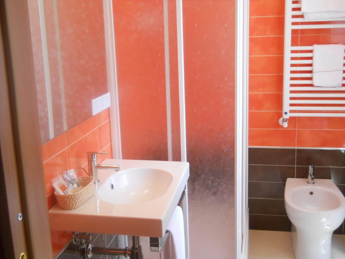 Bathroom 4, Albergo Sanlorenzo, Grosseto