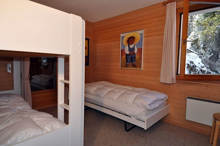 Room 4, Artus 3, Raron