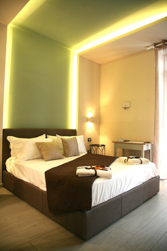 Bedroom 4, Bell's, Napoli