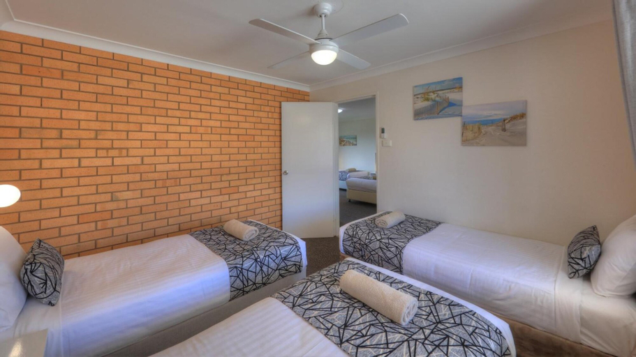 Bedroom 2, Rosebourne Gardens Motel, Coffs Harbour - Pt B