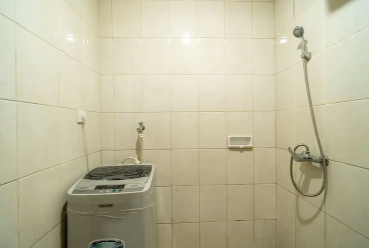 Bathroom 3, Cozy Studio in Central Jakarta SCBD, Central Jakarta