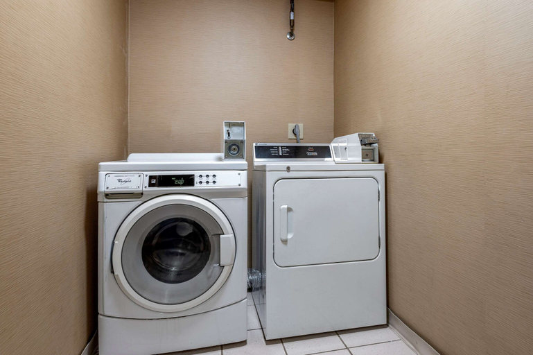 Bathroom 4, Comfort Inn & Suites Napoleon, Henry