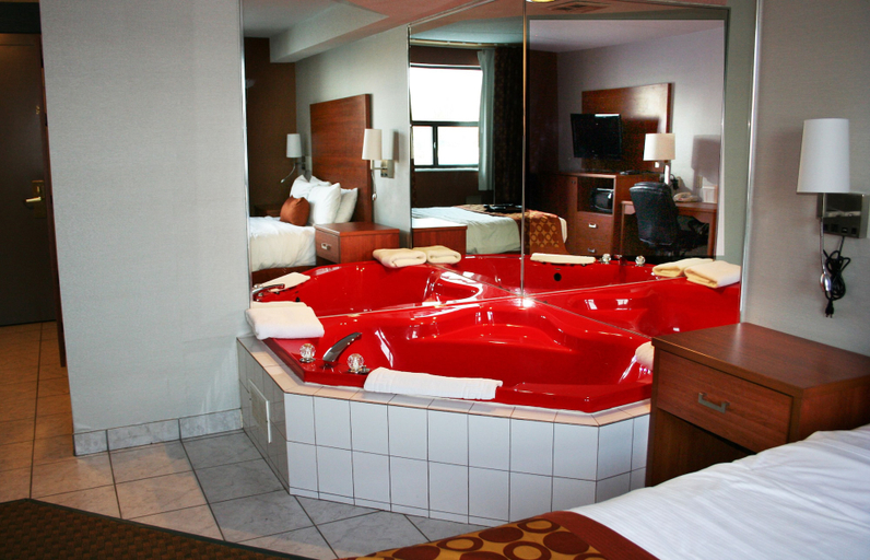 Bathroom 4, Travelodge by Wyndham Windsor, Essex